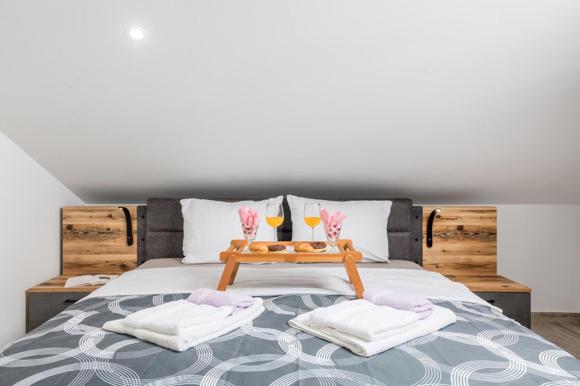 Apartmani Jurina 卡斯塔 外观 照片