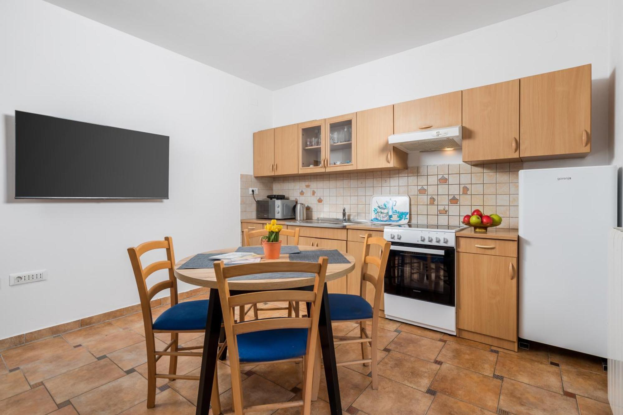 Apartmani Jurina 卡斯塔 外观 照片