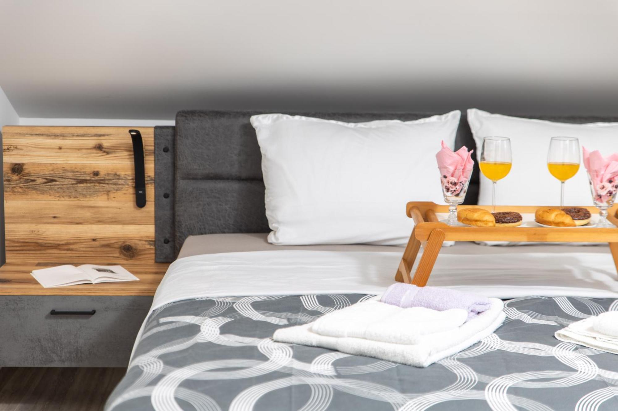 Apartmani Jurina 卡斯塔 外观 照片