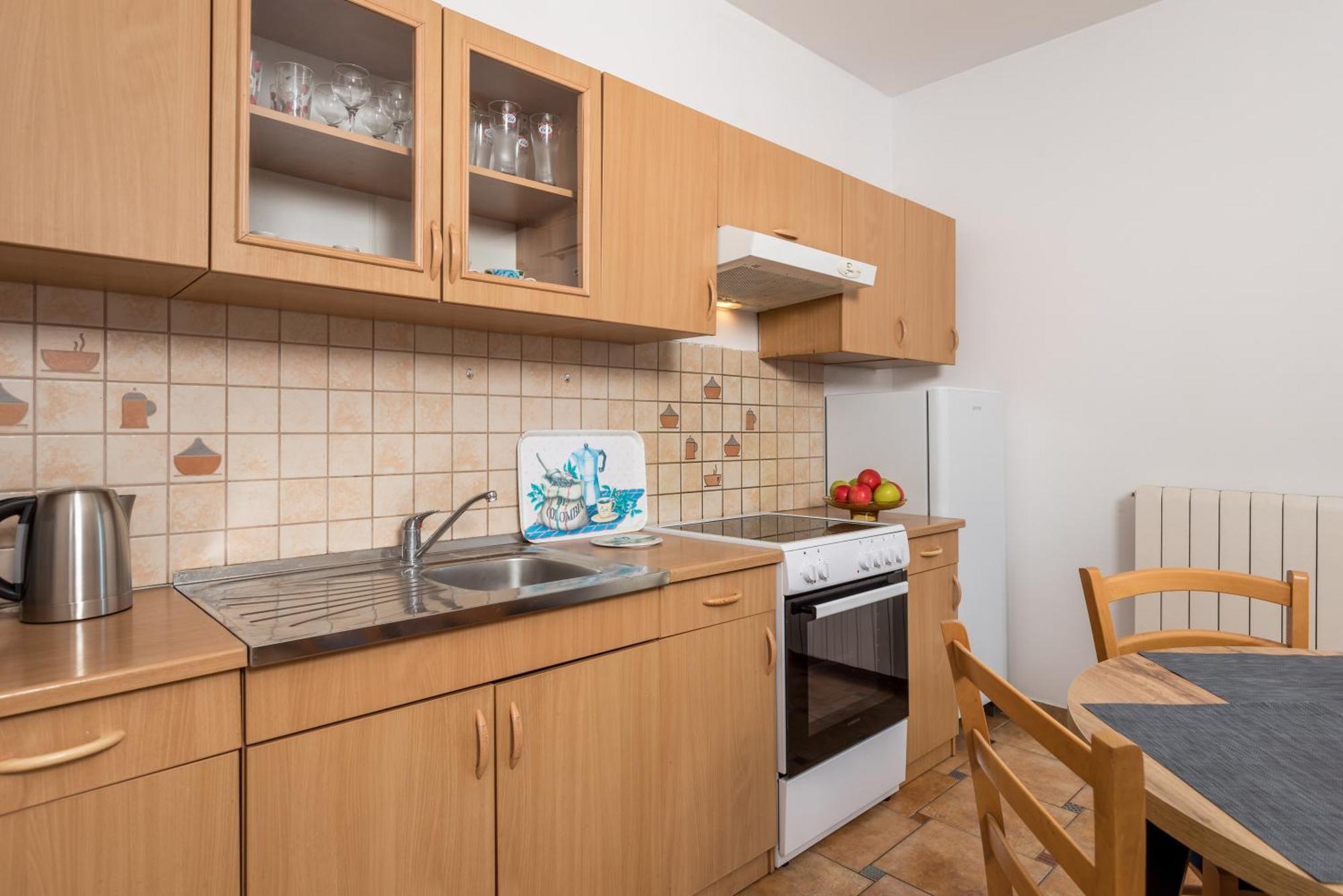 Apartmani Jurina 卡斯塔 外观 照片